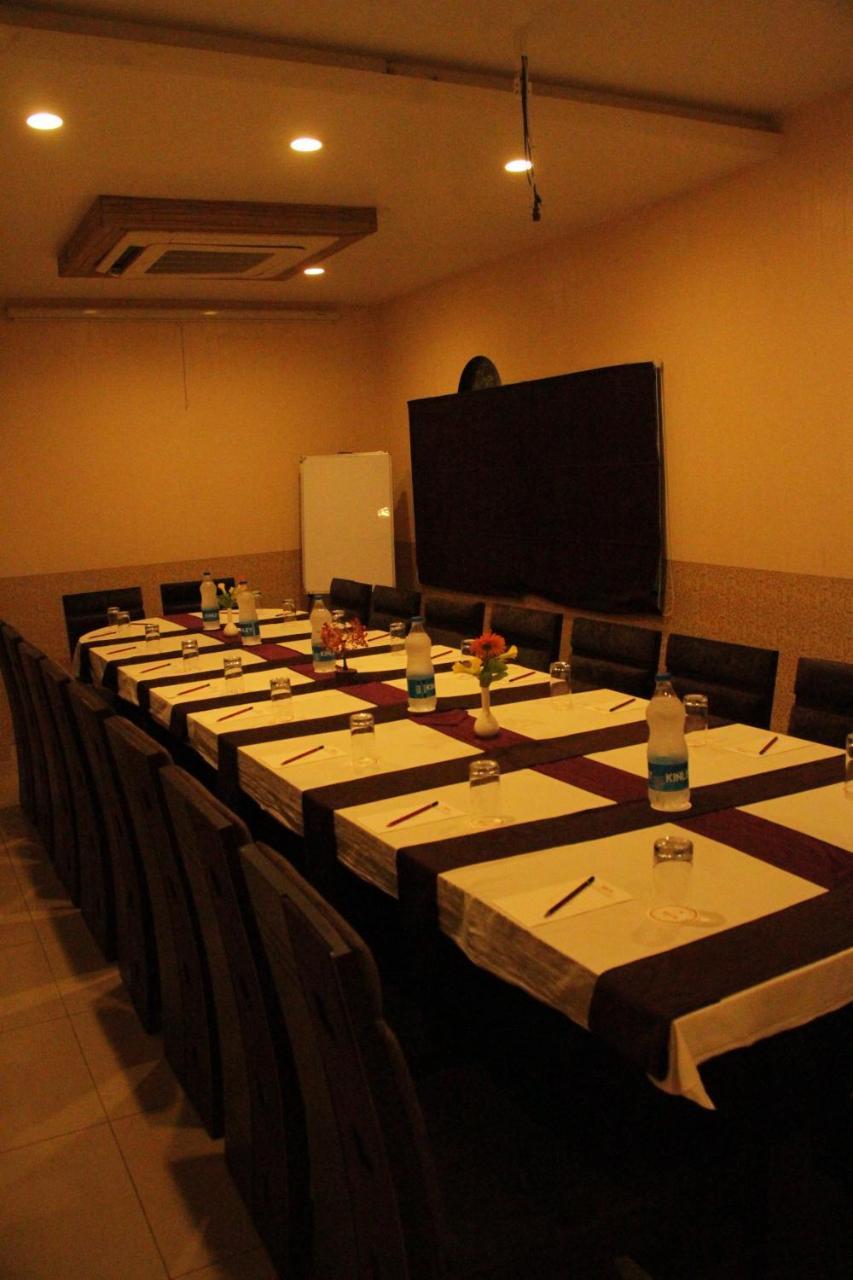 Tgi Apple Inn Jaipur Ngoại thất bức ảnh