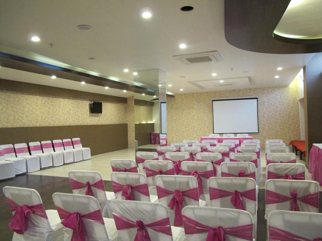 Tgi Apple Inn Jaipur Ngoại thất bức ảnh